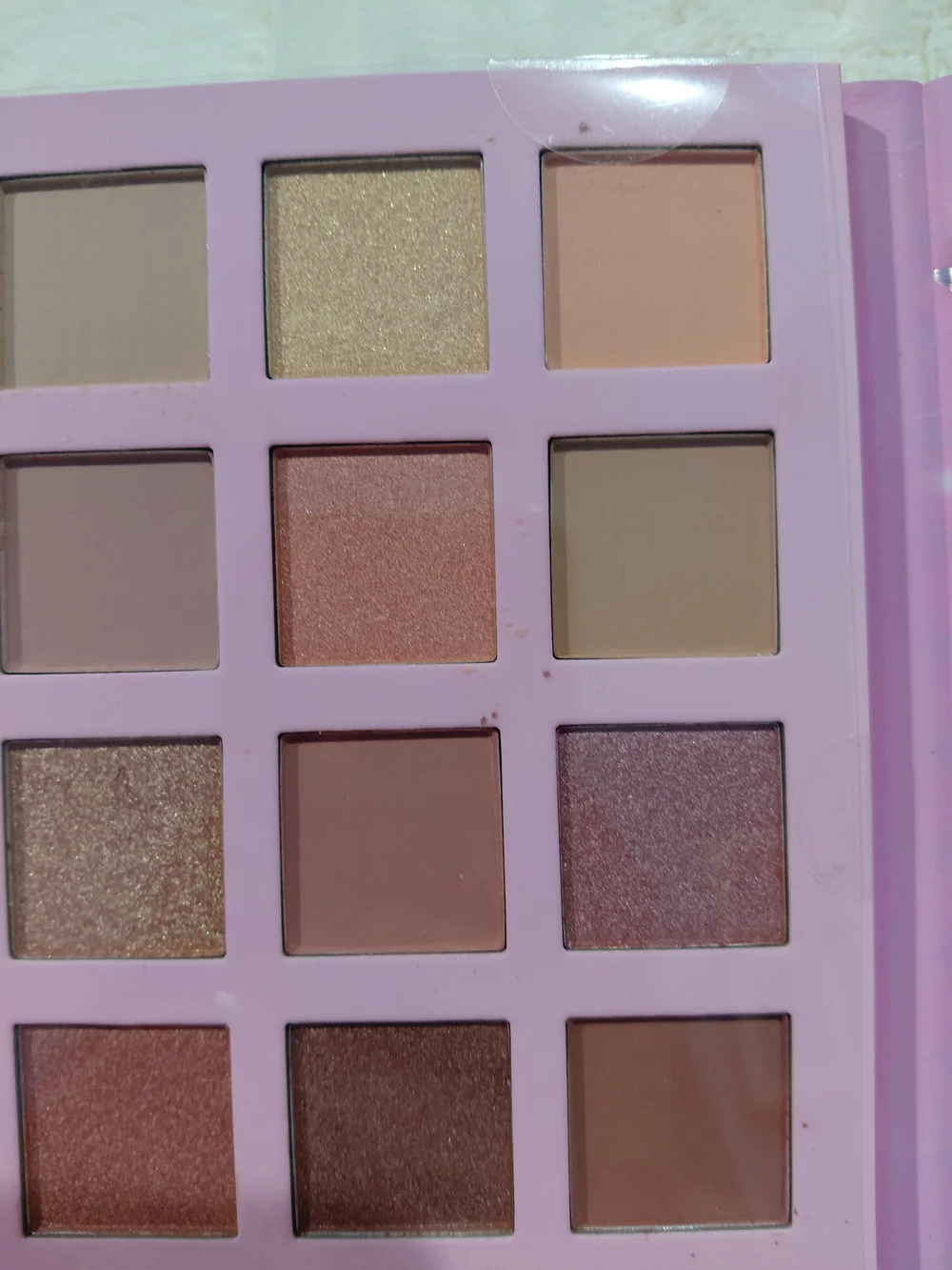 NWT Paris Hilton Lost in Wonderland 25-Piece Pink Eyeshadow Palette
